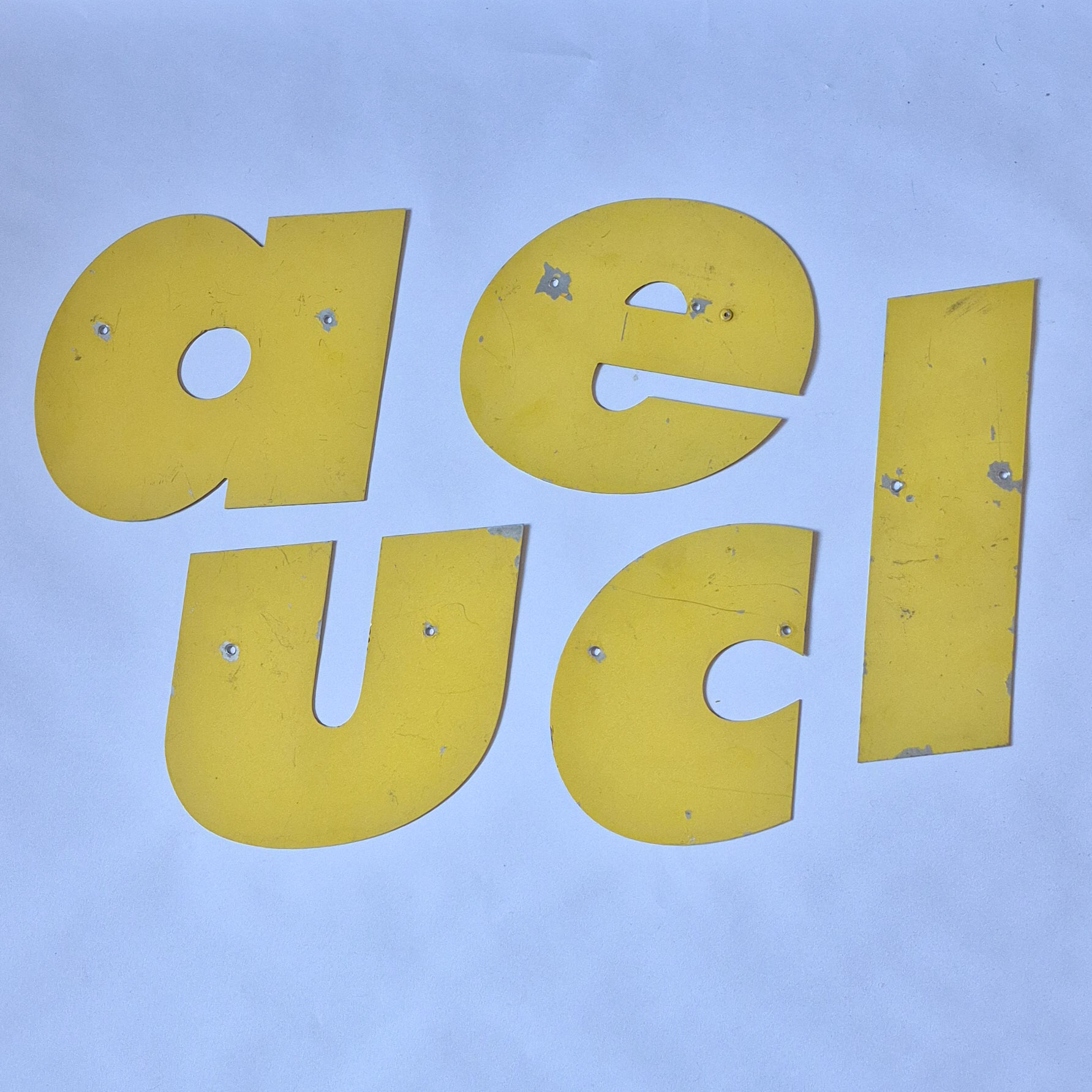 Lettres d'enseigne Moyen Modèle alu jaune - Au choix
