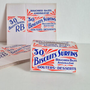 Ancienne boite à biscuits cartonnée