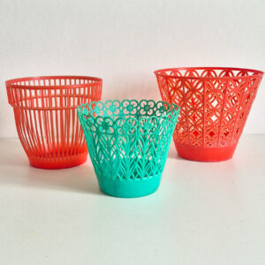 Cache pot plastique vintage - Au choix