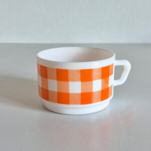 Tasse Arcopal à carreaux orange vintage